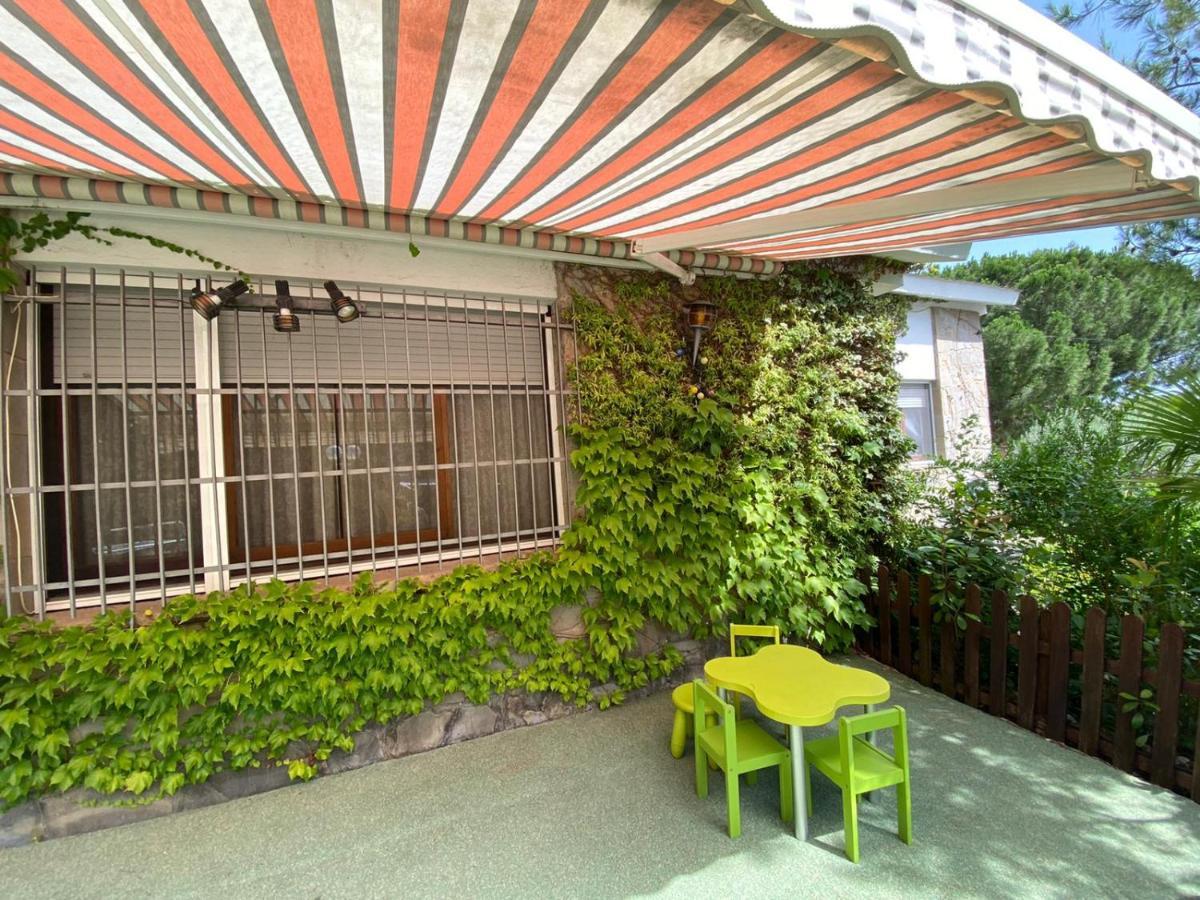 Casa familiar con piscina Pallejá Esterno foto