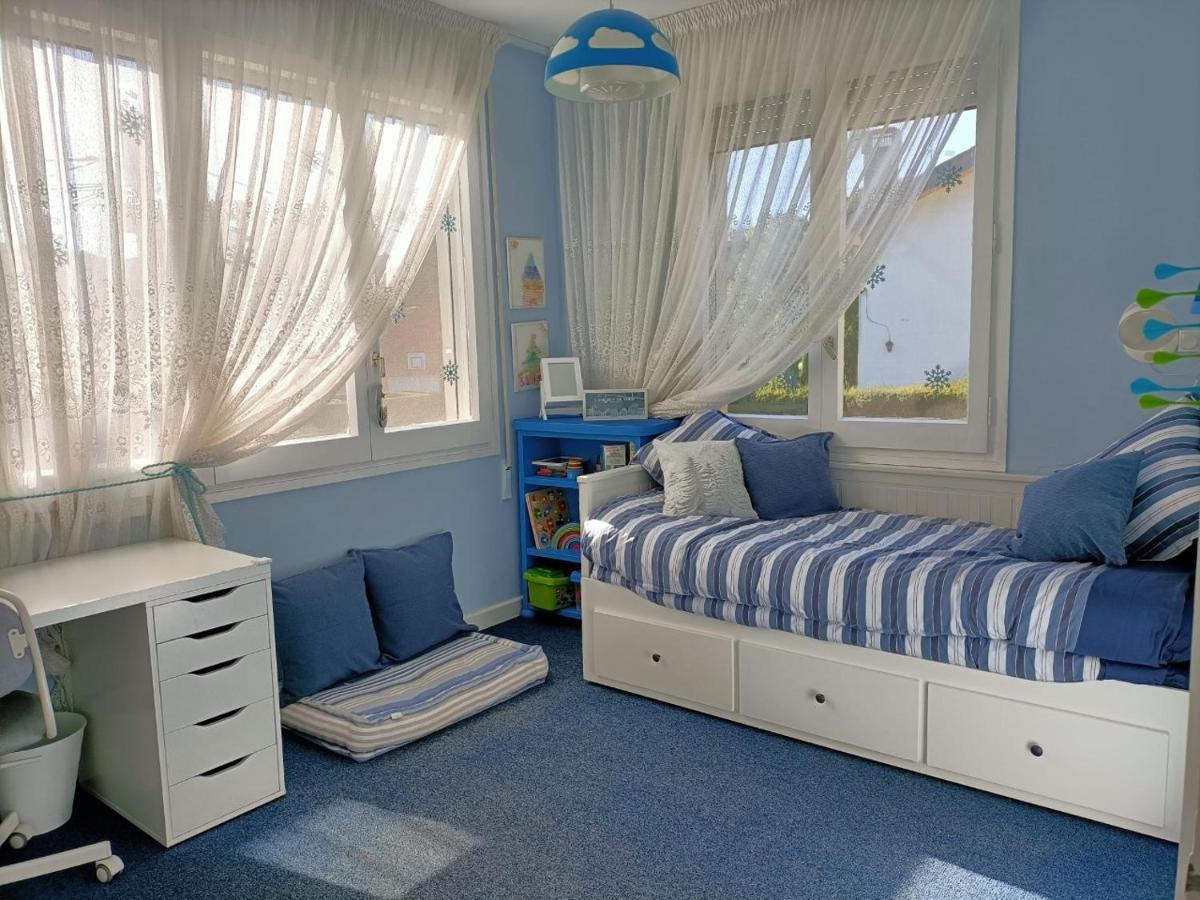 Casa familiar con piscina Pallejá Esterno foto
