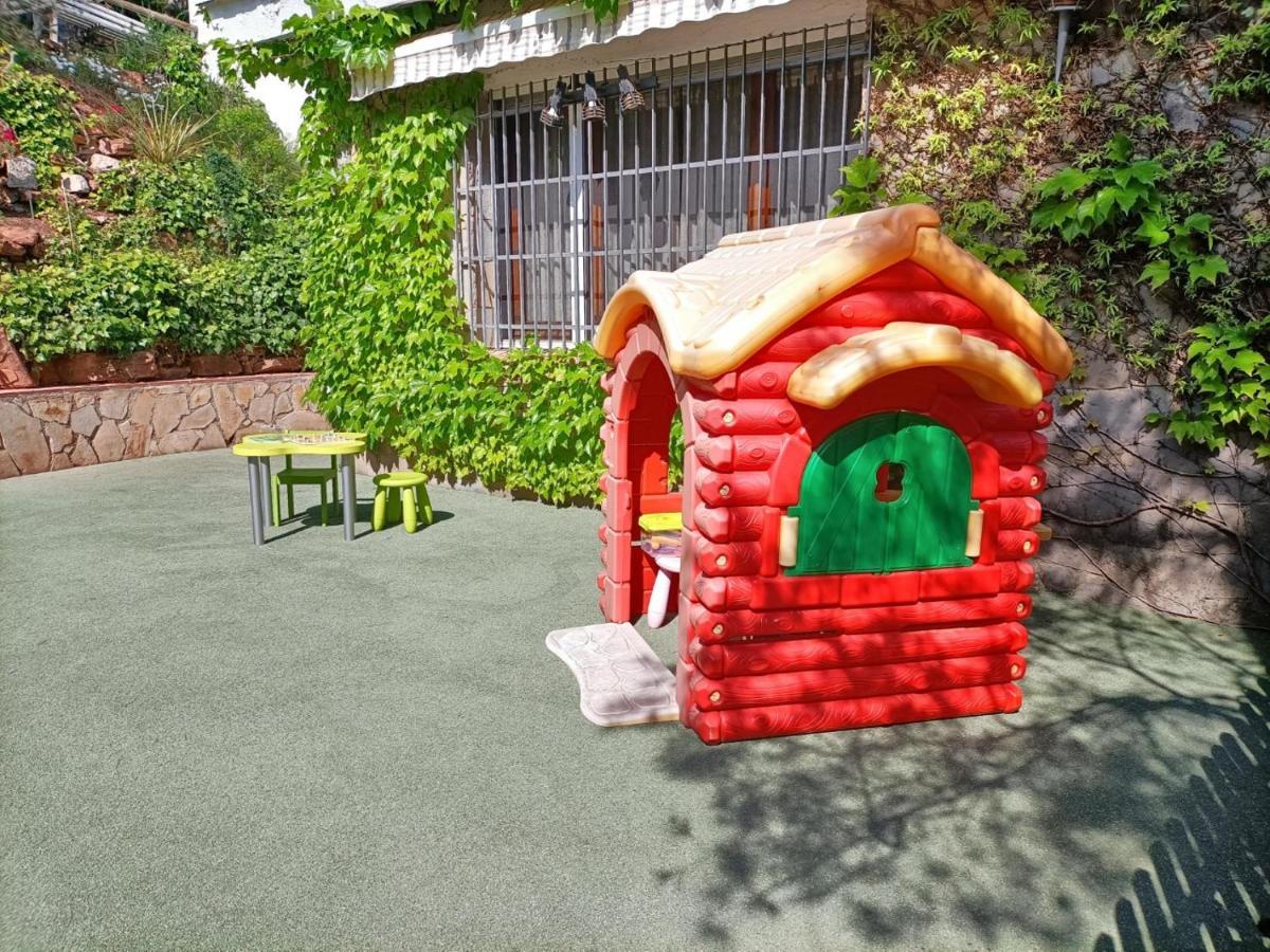 Casa familiar con piscina Pallejá Esterno foto