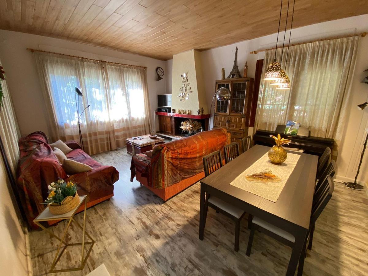 Casa familiar con piscina Pallejá Esterno foto