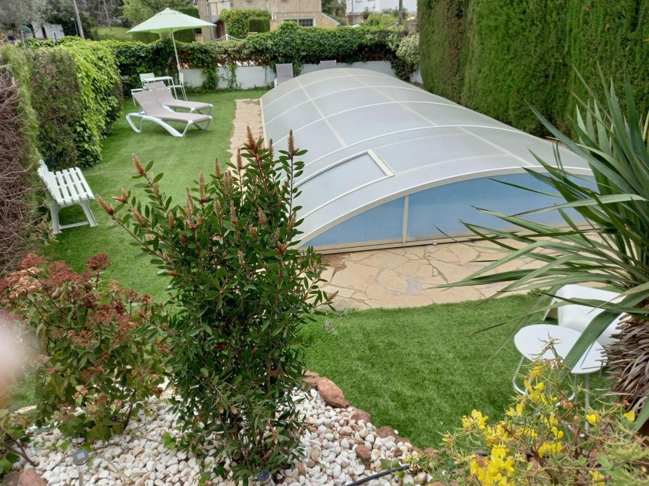 Casa familiar con piscina Pallejá Esterno foto